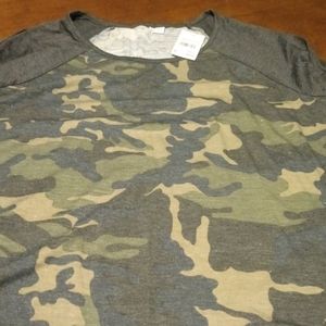 🆕 NWT JM Sportswear Camo Top Size M